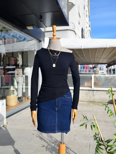 16527 Omuzu Açık Büzgülü Bluz