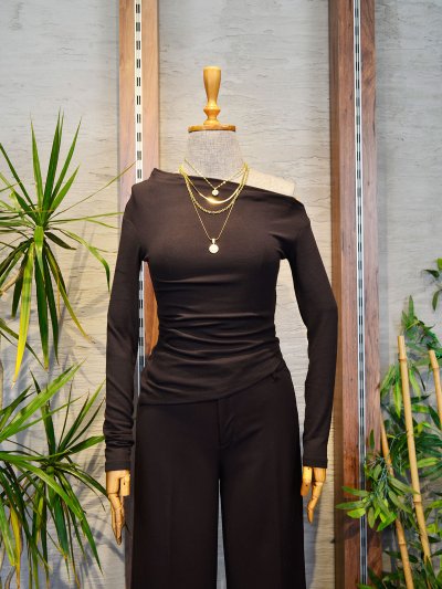 16527 Omuzu Açık Büzgülü Bluz