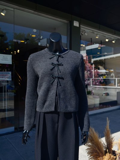 Fiyonk Aksesuarlı Triko Hırka