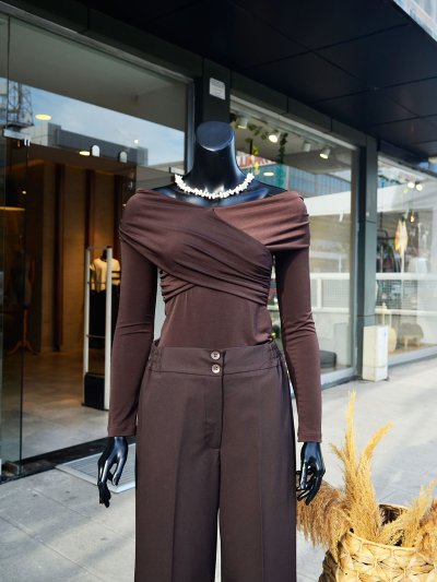 20119 Düşük Omuzlu Bluz